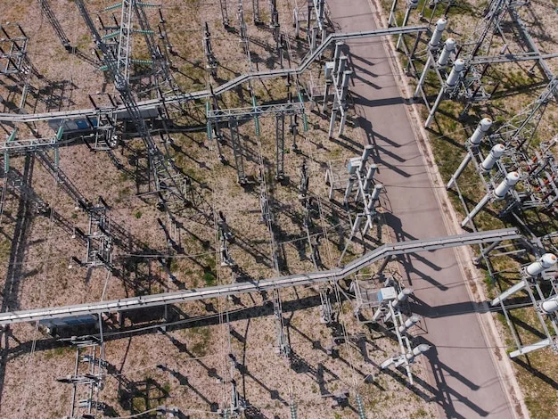 A detailed map illustrating cross-border energy pipelines and transmission lines between the US and Mexico, emphasizing existing infrastructure resilience and potential for future expansion.